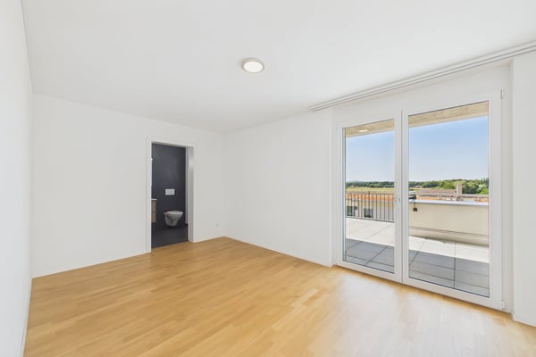 Moderne 4-Zimmer-Dachwohnung im Neubau in Gampelen 10