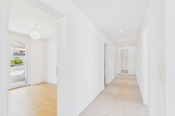 Moderne 4-Zimmer-Dachwohnung im Neubau in Gampelen 9