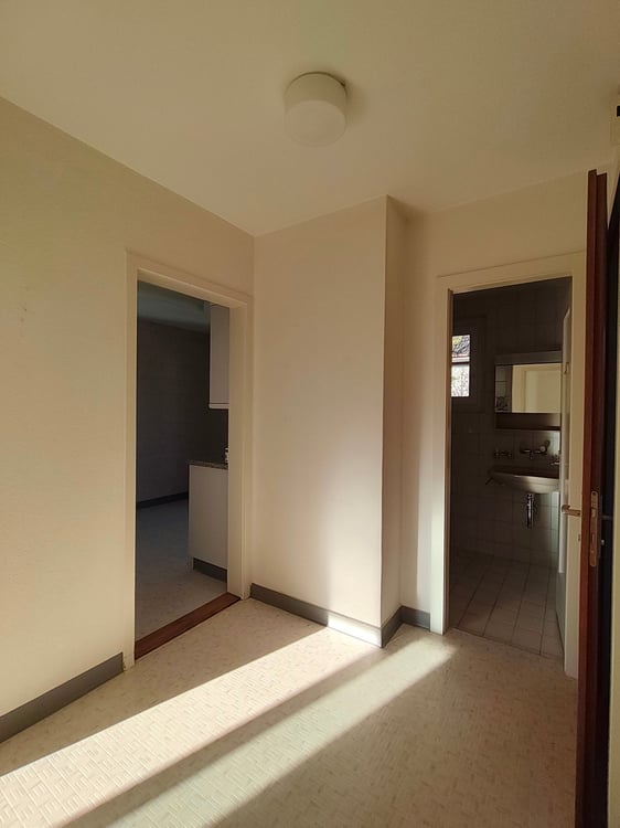 Charmante 2.5-Zimmerwohnung mit Balkon in Aarberg 4
