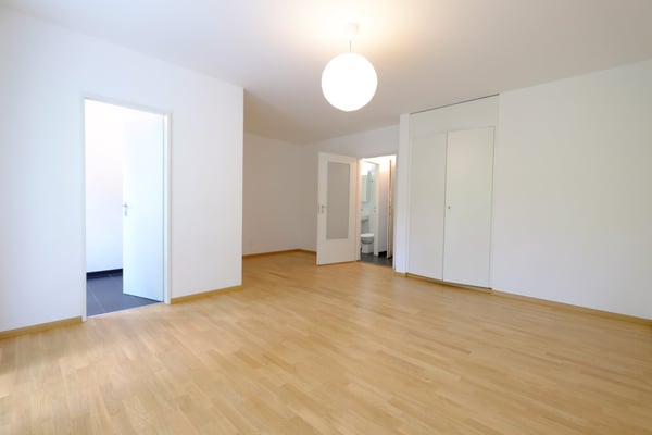 Traumhafte 1.5-Zimmerwohnung mit Balkon an zentraler Lage - kürzlich renoviert! 2