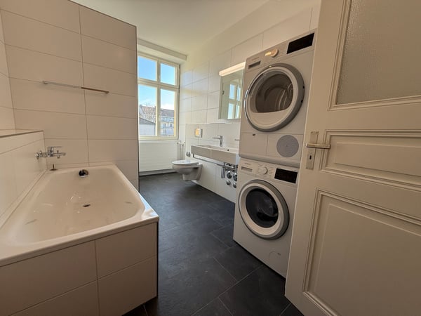 Traumhafte 5.5-ZimmerDACHwohnung mit riesiger Terrasse (60m2) an zentraler Lage (Altbau) 5