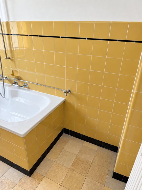 Traumhafte 2-Zimmerwohnung mit grossem Balkon in gepflegtem Altbau 4