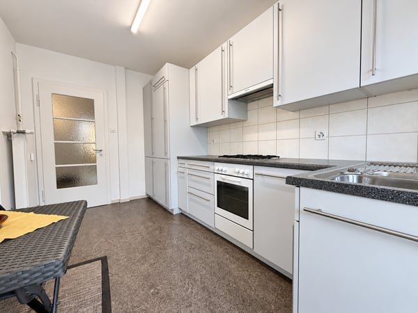 Traumhafte 2-Zimmerwohnung mit grossem Balkon in gepflegtem Altbau 7