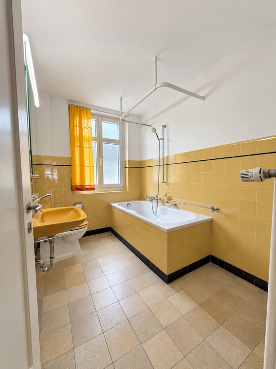 Traumhafte 2-Zimmerwohnung mit grossem Balkon in gepflegtem Altbau 3