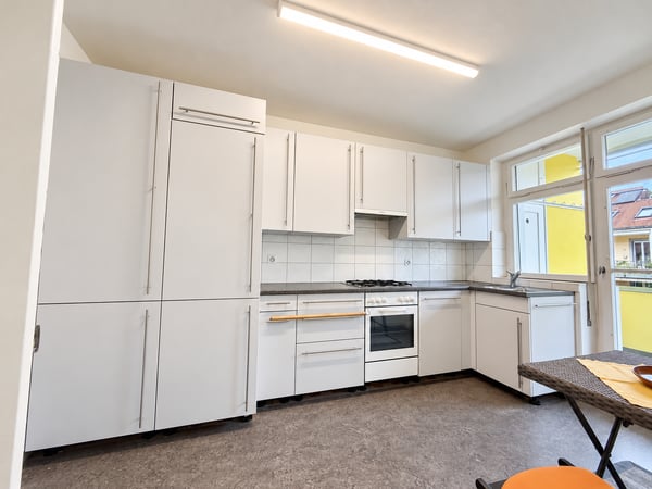 Traumhafte 2-Zimmerwohnung mit grossem Balkon in gepflegtem Altbau 6