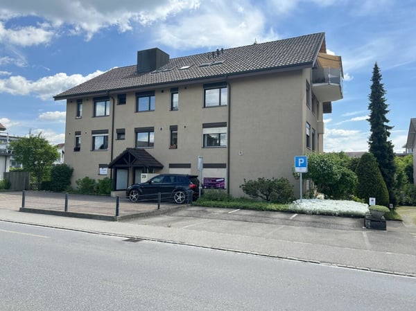 Grosszügige Büroräumlichkeiten im EG & UG 33