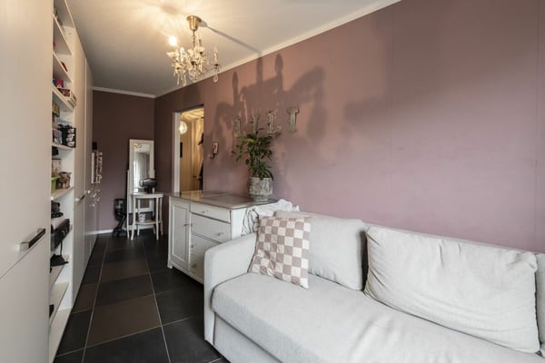 Helle und geräumige 1.5 Zi-Eigentumswohnung mit Einstellhallenplatz 32