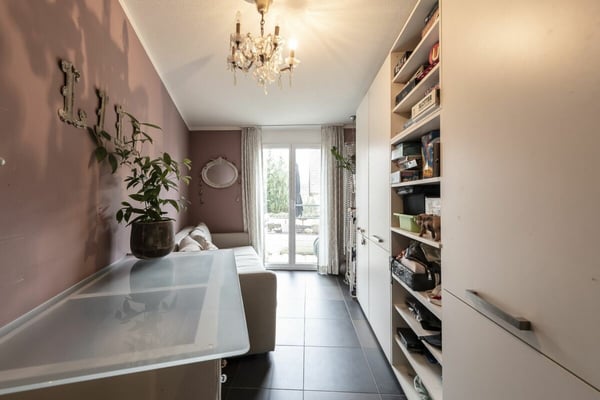 Helle und geräumige 1.5 Zi-Eigentumswohnung mit Einstellhallenplatz 31