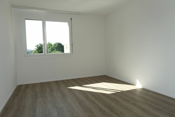 Neu renovierte 3.5 Zi-Eigentumswohnung mit Einstellhallenplatz 7