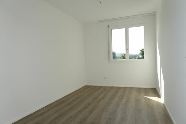 Neu renovierte 3.5 Zi-Eigentumswohnung mit Einstellhallenplatz 9