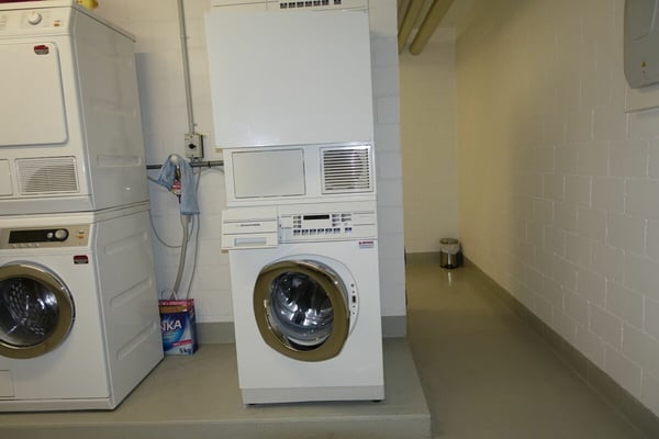 Neu renovierte 3.5 Zi-Eigentumswohnung mit Einstellhallenplatz 15