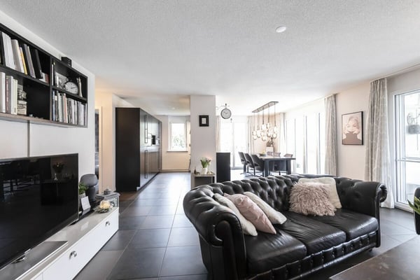 Grosszügige 1.5 Zi-Eigentumswohnung mit Einstellhallenplatz 1