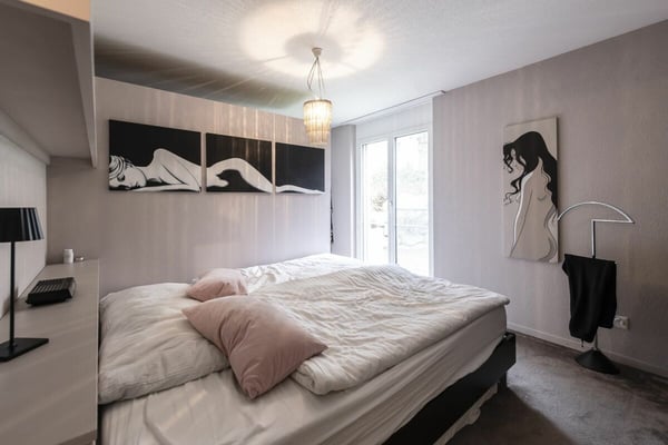 Helle und geräumige 1.5 Zi-Eigentumswohnung mit Einstellhallenplatz 24