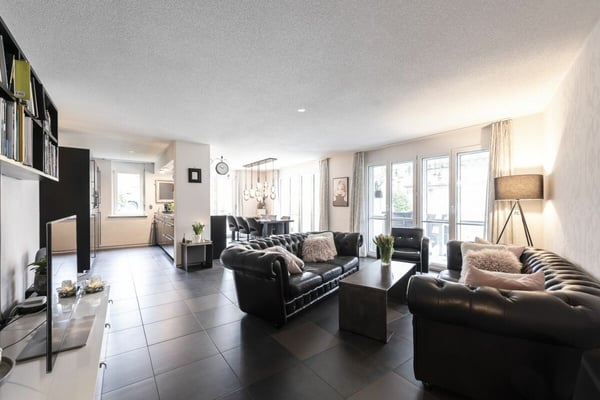 Helle und geräumige 1.5 Zi-Eigentumswohnung mit Einstellhallenplatz 2