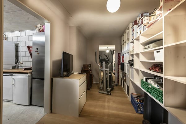 Helle und geräumige 1.5 Zi-Eigentumswohnung mit Einstellhallenplatz 35