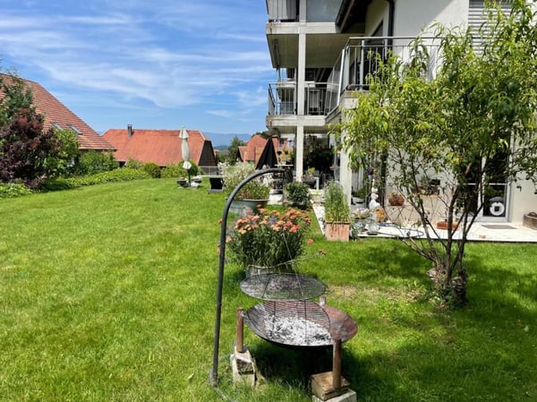 Helle und geräumige 1.5 Zi-Eigentumswohnung mit Einstellhallenplatz 11