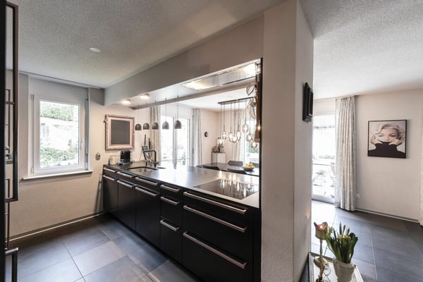 Grosszügige 1.5 Zi-Eigentumswohnung mit Einstellhallenplatz 17