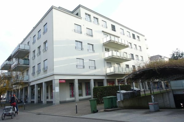 Moderne 1.5-Zimmer-Eigentumswohnung mit zwei Balkonen und Tiefgaragenplatz 19