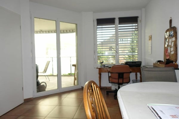 Moderne 1.5-Zimmer-Eigentumswohnung mit zwei Balkonen und Tiefgaragenplatz 11