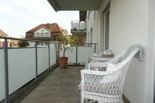 Moderne 1.5-Zimmer-Eigentumswohnung mit zwei Balkonen und Tiefgaragenplatz 16