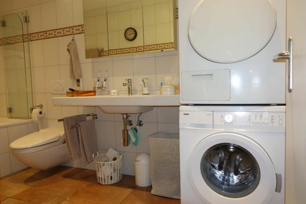 Moderne 1.5-Zimmer-Eigentumswohnung mit zwei Balkonen und Tiefgaragenplatz 18