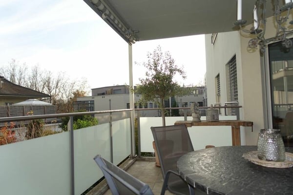 Moderne 1.5-Zimmer-Eigentumswohnung mit zwei Balkonen und Tiefgaragenplatz 15