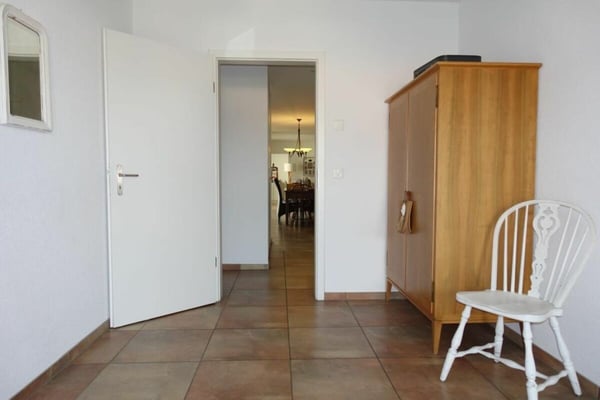 Moderne 1.5-Zimmer-Eigentumswohnung mit zwei Balkonen und Tiefgaragenplatz 13