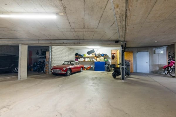 Eck-Reiheneinfamilienhaus mit zwei Einstellhallenplätze 28