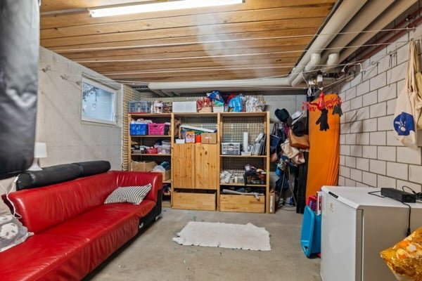 Eck-Reiheneinfamilienhaus mit zwei Einstellhallenplätze 27