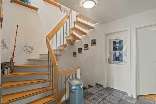 Traumhaftes Eck-Reiheneinfamilienhaus mit zwei Einstellhallenplätze 12