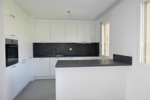Renovierte 3.5 Zi-Eigentumswohnung mit Balkon und Einstellhallenplatz 3