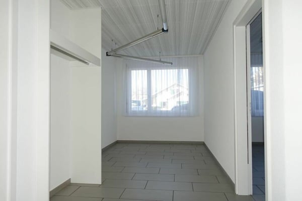 Grosszügige Gewerberäumlichkeiten im EG & UG 9