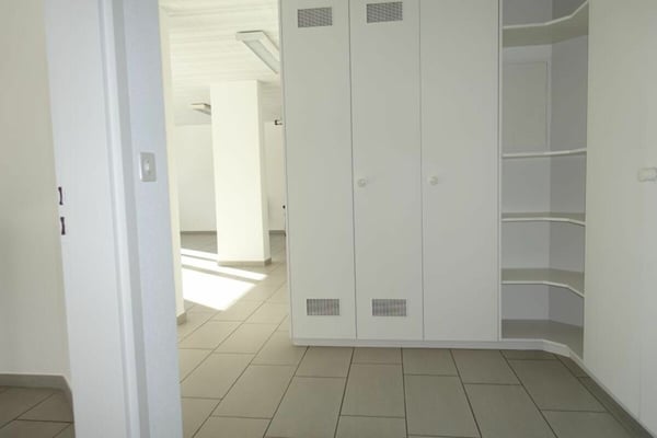 Grosszügige Gewerberäumlichkeiten im EG & UG 14