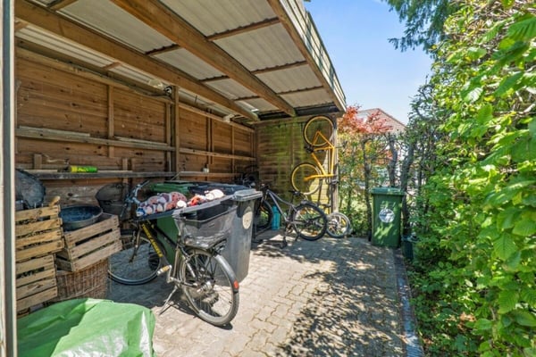 Doppeleinfamilienhaus mit grosser Rasenfläche 3