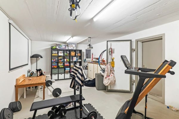 Doppeleinfamilienhaus mit grosser Rasenfläche 24
