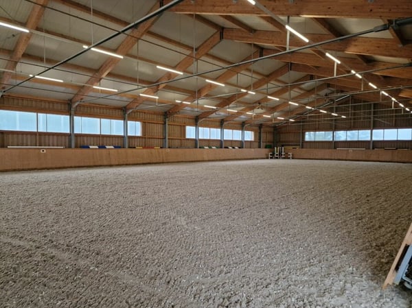 Reserviert! Reitsportimmobilie mit Haus und Reithalle 60