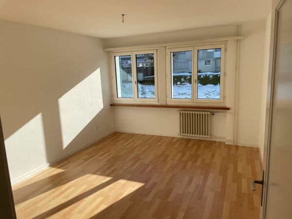 Schöne helle 4-Zimmer-Wohnung mit Balkon im 3. Obergeschoss