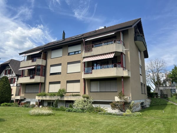 Grosszügige Gewerberäumlichkeiten im EG & UG 38