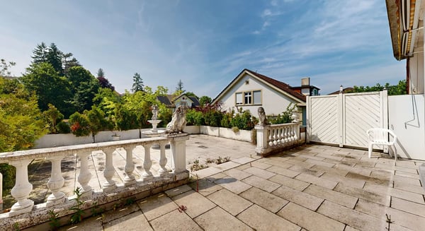 Herrenhaus mit Arztpraxis und Schwimmhalle an bevorzugter Lage 6