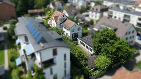 Herrenhaus mit Arztpraxis und Schwimmhalle an bevorzugter Lage 13