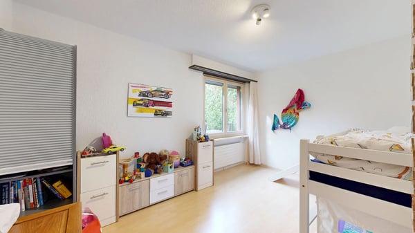 Mehrfamilienhaus mit drei Wohnungen und drei Aussenparkplätzen 8