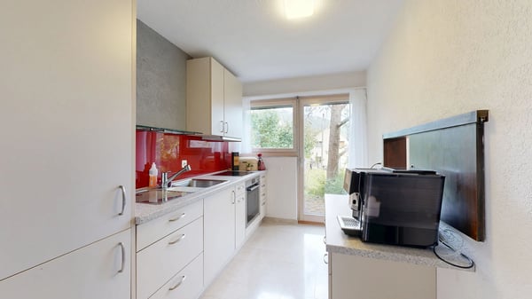 Mehrfamilienhaus mit drei Wohnungen und drei Aussenparkplätzen 6