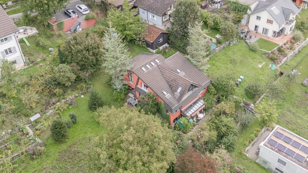 Mehrfamilienhaus mit drei Wohnungen und drei Aussenparkplätzen 3