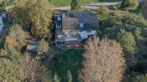 Weitläufiges Grundstück an erhöhter Lage 5