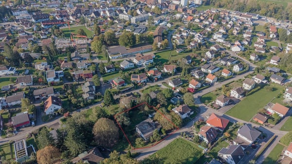 Weitläufiges Grundstück an erhöhter Lage 8