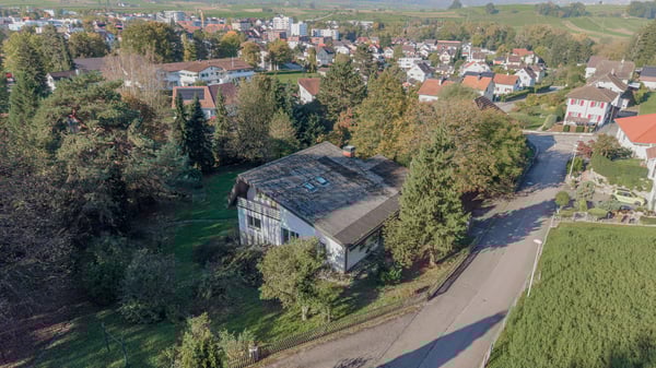 Weitläufiges Grundstück an erhöhter Lage 2