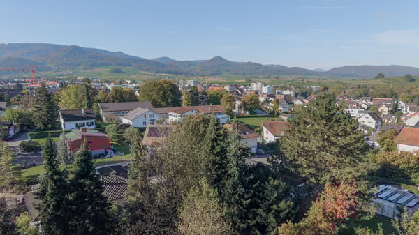 Weitläufiges Grundstück an erhöhter Lage 9