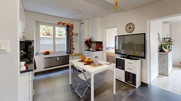 Mehrfamilienhaus mit sechs Wohnungen und 5 Aussenparkplätzen 4