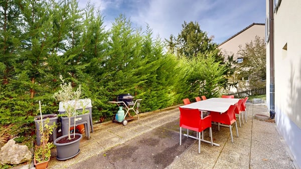 Mehrfamilienhaus mit sechs Wohnungen und 5 Aussenparkplätzen 13