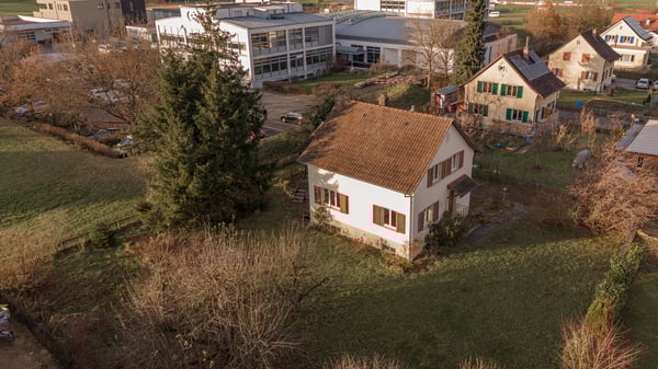 Grosszügiges Grundstück an sehr spannender Lage 2